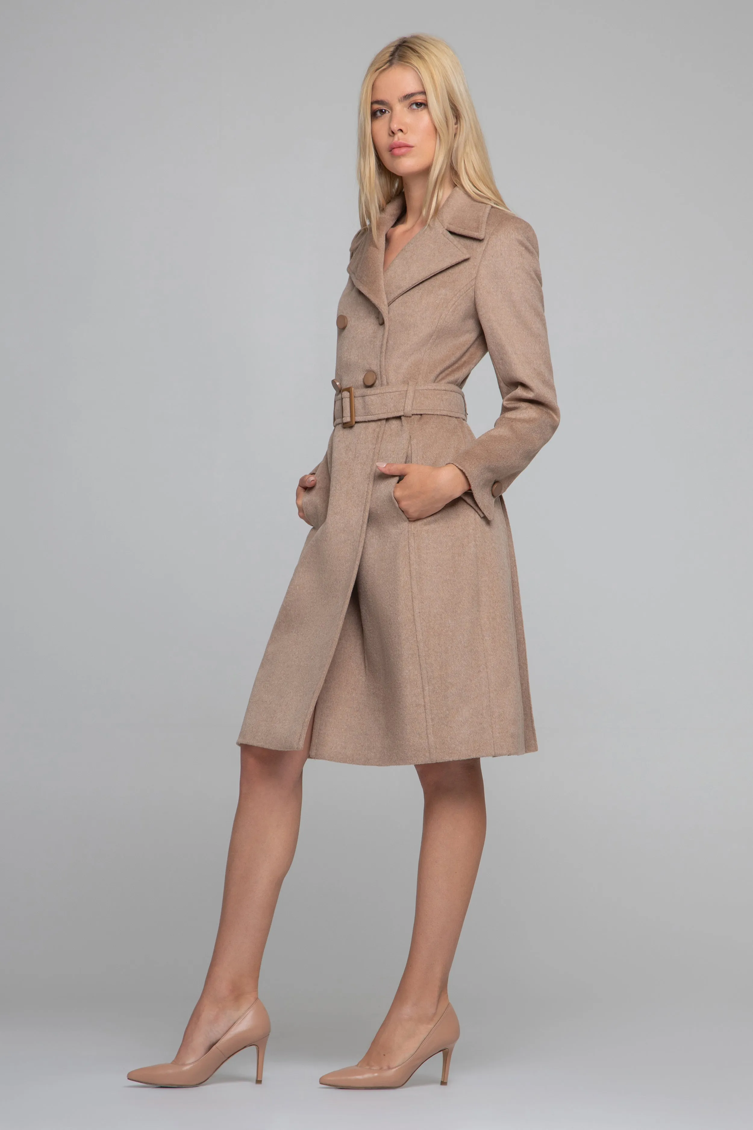 Camel wool and cashmere blend coat with double-breasted silhouette and pleated back